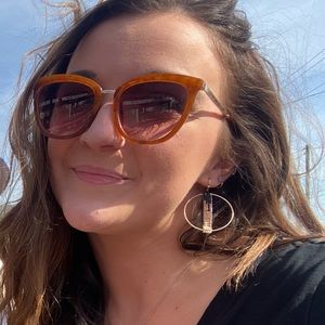 Meet your Posher, Caroline